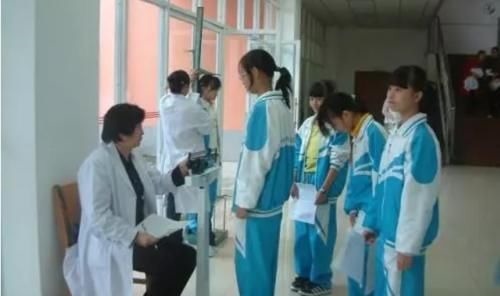 初中|初高中学生身高表出炉,达到这个数才算合格,你家娃拖后腿了吗?