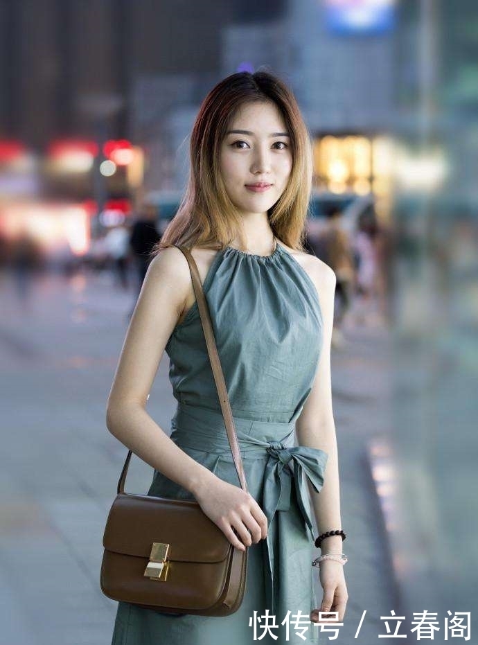 紧身|街拍: 紧身连衣裙, 给你的气质添彩