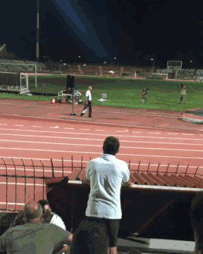 |搞笑GIF:好了 表演结束了 同学们都辛苦了