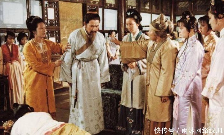 宝钗@从宝玉挨打就能看出,金玉本非良缘,就算宝钗走到宝玉床前也没用