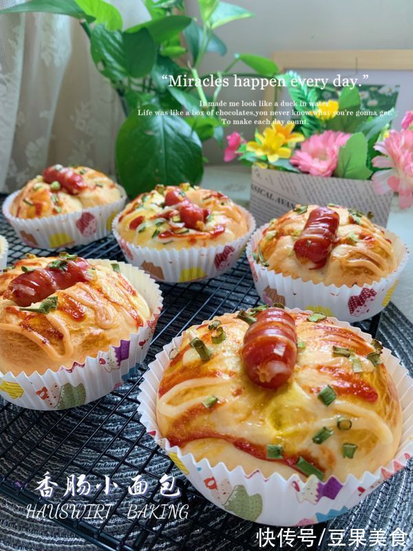 烤箱美食｜香肠小面包
