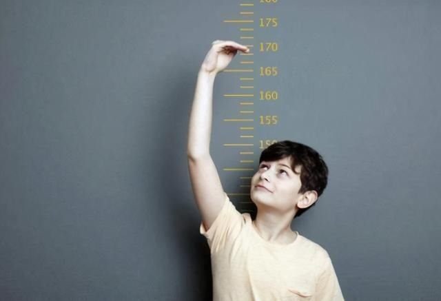 长高|孩子腿部有2个特点,是大长腿的“特征”,长得晚也能后来居上