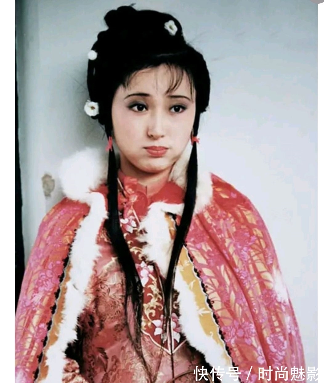 年纪&细抠薛宝钗的年纪,她不可能年方二八,更不可能和袭人、晴雯同庚