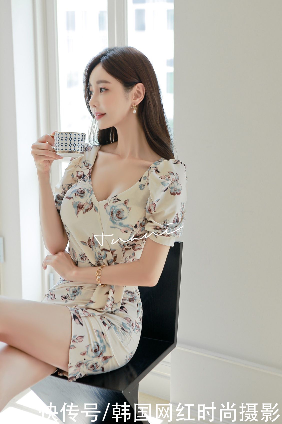 连衣裙|女神孙允珠高清时尚搭配(263):罗伊花连衣裙,真是美不胜收