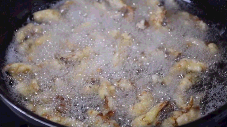 “炸蘑菇”怎么做才好吃?教你特色做法,干香焦脆不回软,比肉香