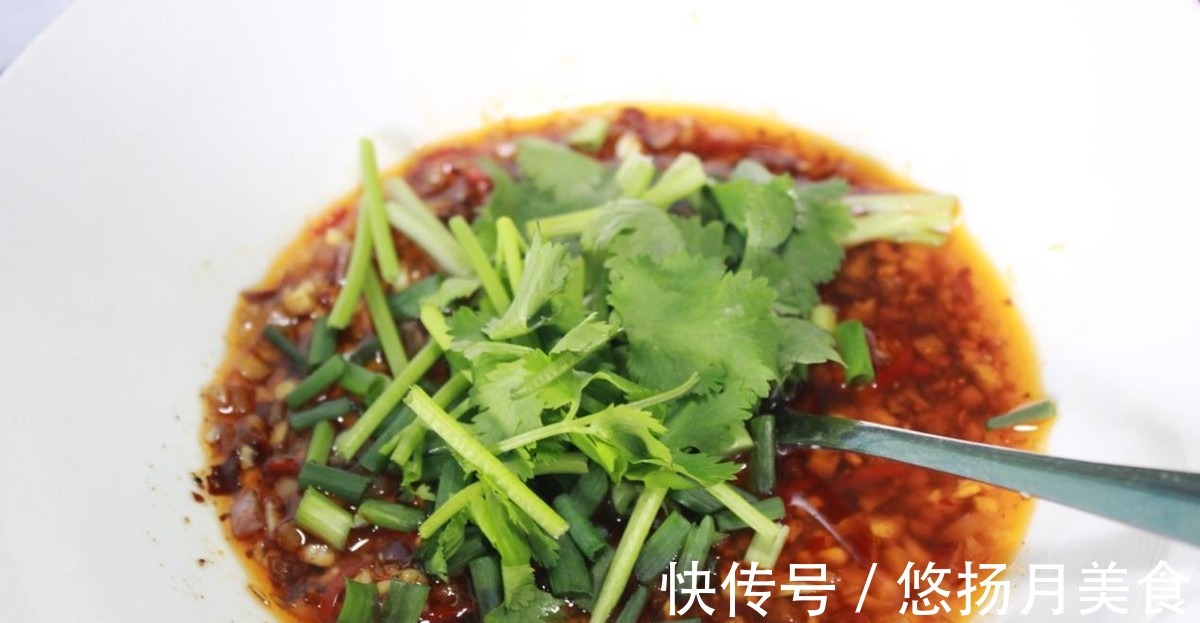 鲜美|花甲营养丰富，味道鲜美，酸辣味好吃到舔手指！