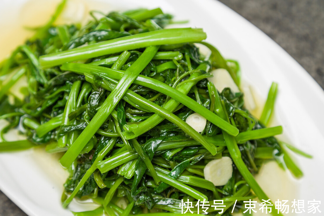 调料|炒空心菜时,不要直接下锅,多加1样调料,翠绿爽口不发黑