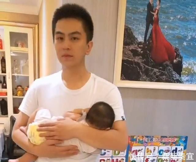 黑山老妖|爸爸强硬“命令”宝宝睡觉,宝宝趴爸爸怀里假睡,大眼睛滴溜溜乱转笑翻妈妈