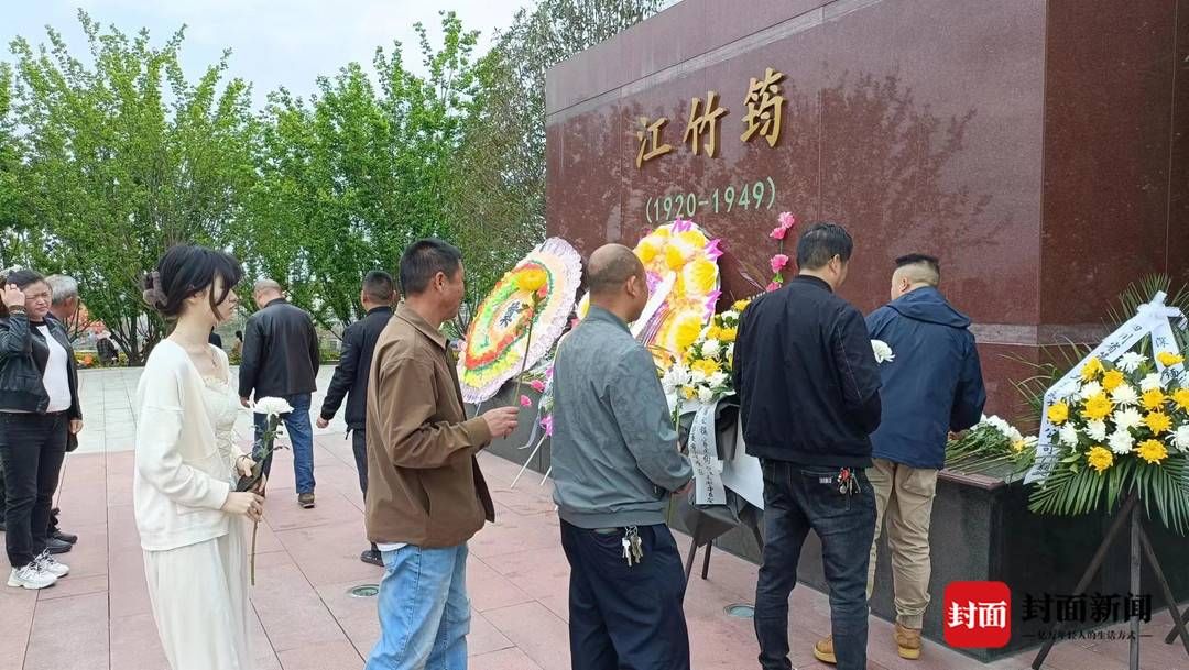 鲜花祭扫已成四川自贡市民扫墓主流方式 每天超3000人到江姐故里祭扫英烈