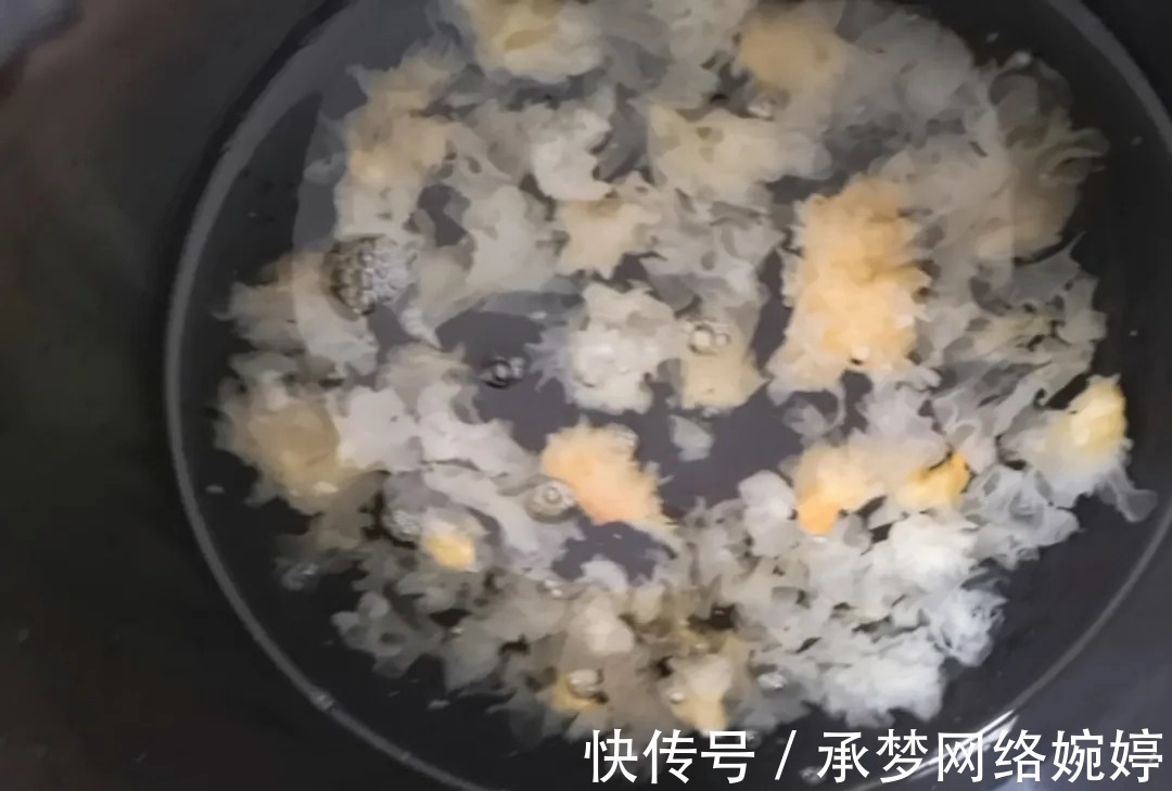 银耳|上海一女子，坚持每天吃银耳养颜，连吃几天后，皮肤怎么样了？