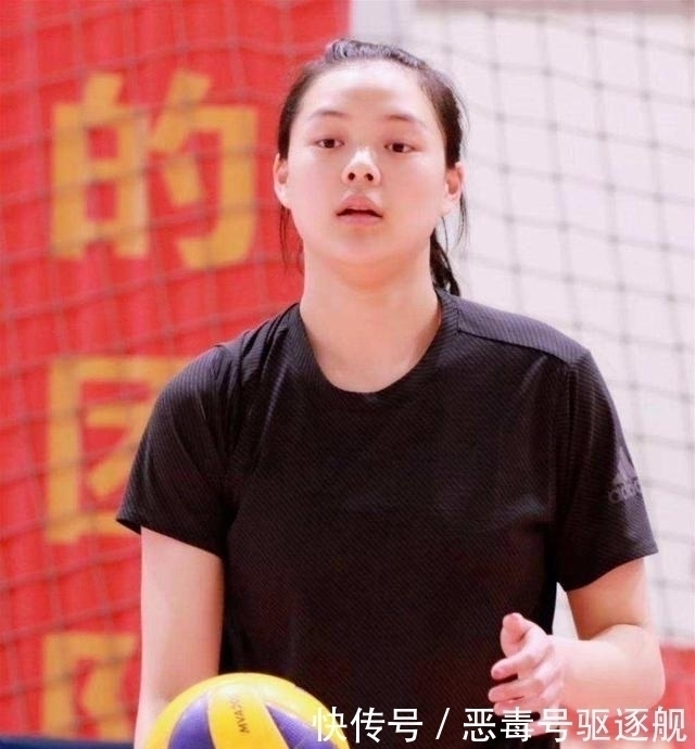 河南女排|1米91強力接應(yīng)輔佐朱婷！新丁霞為女排隊長傳球，郎平?jīng)Q策挺正確