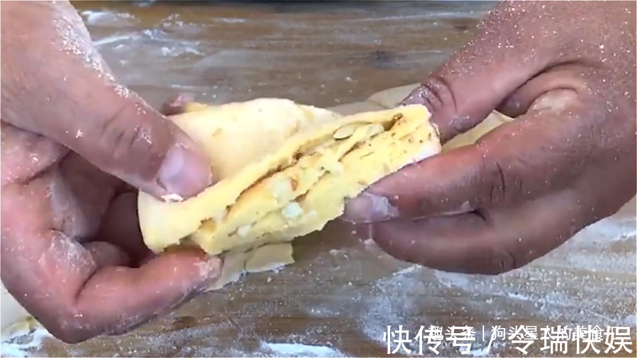 玉米面最好吃的做法，看着都流口水，暄软细腻，越嚼越香