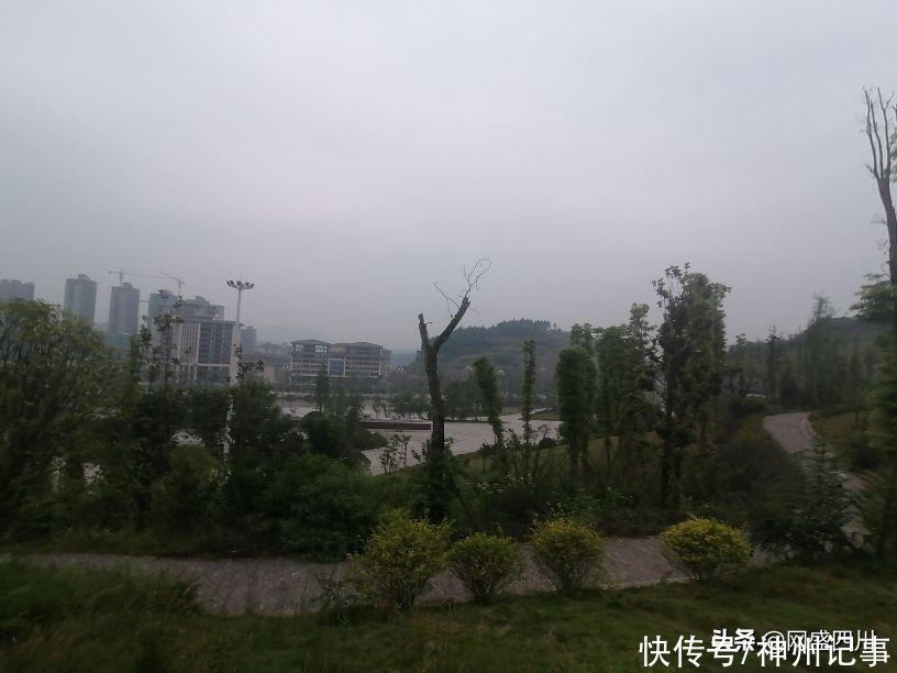 蓬安|逛游百牛赞歌广场，这里风景独好