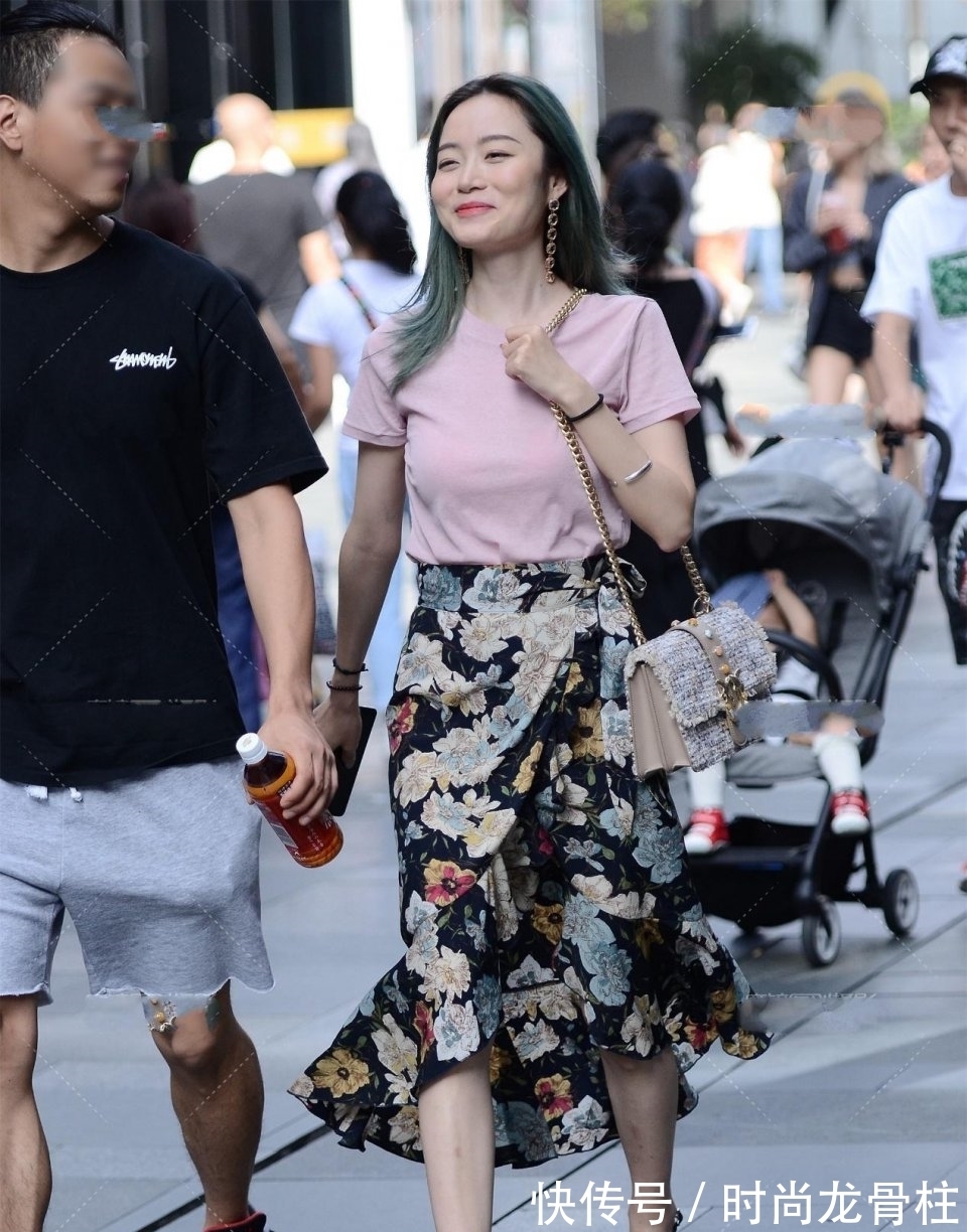 小肚子|相当有气质的北方美女,虽然有点小肚子,这样另类的女孩子你咋看