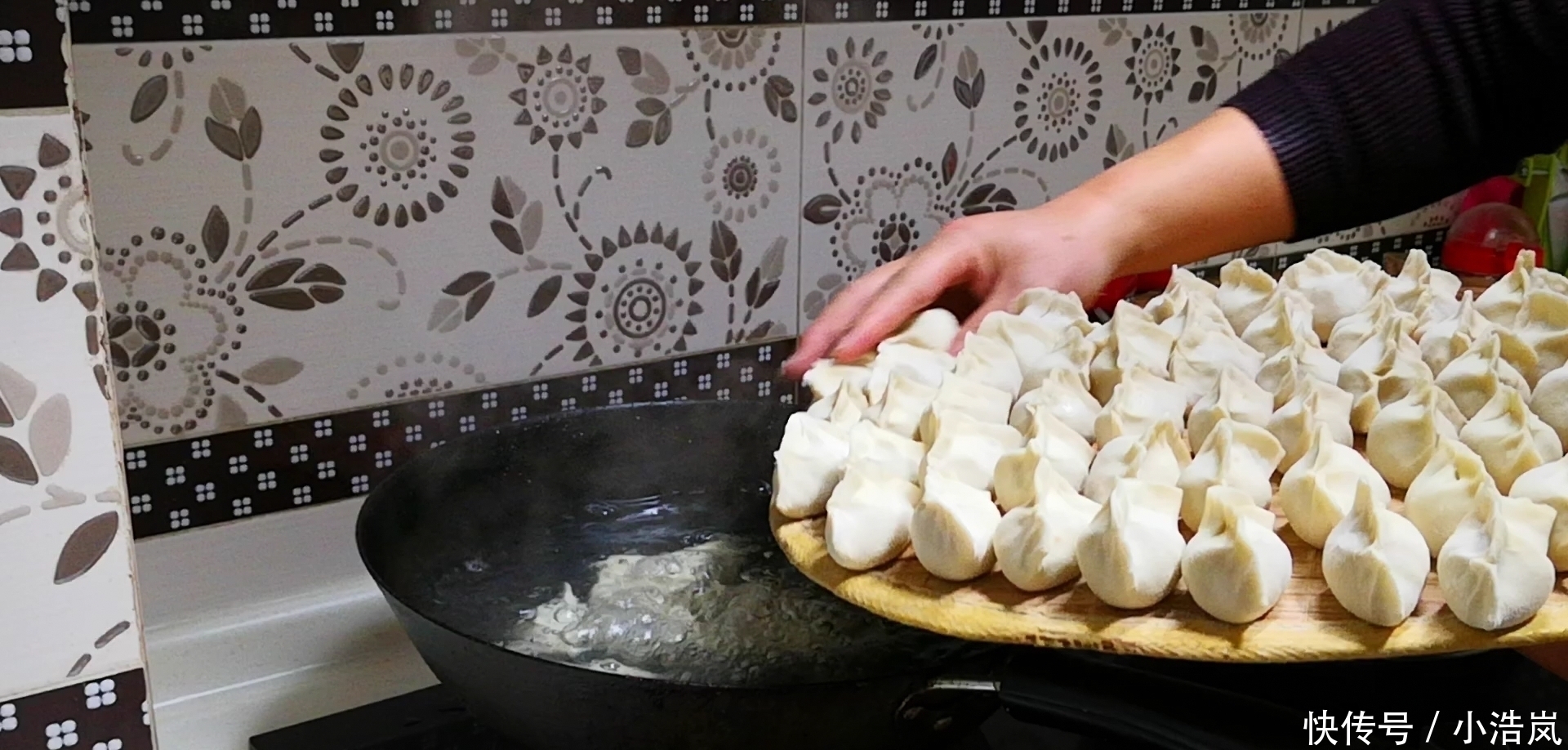 吃饺子|饺子包好后,直接放冰箱就“废了”,教你一招,饺子不粘连不开裂