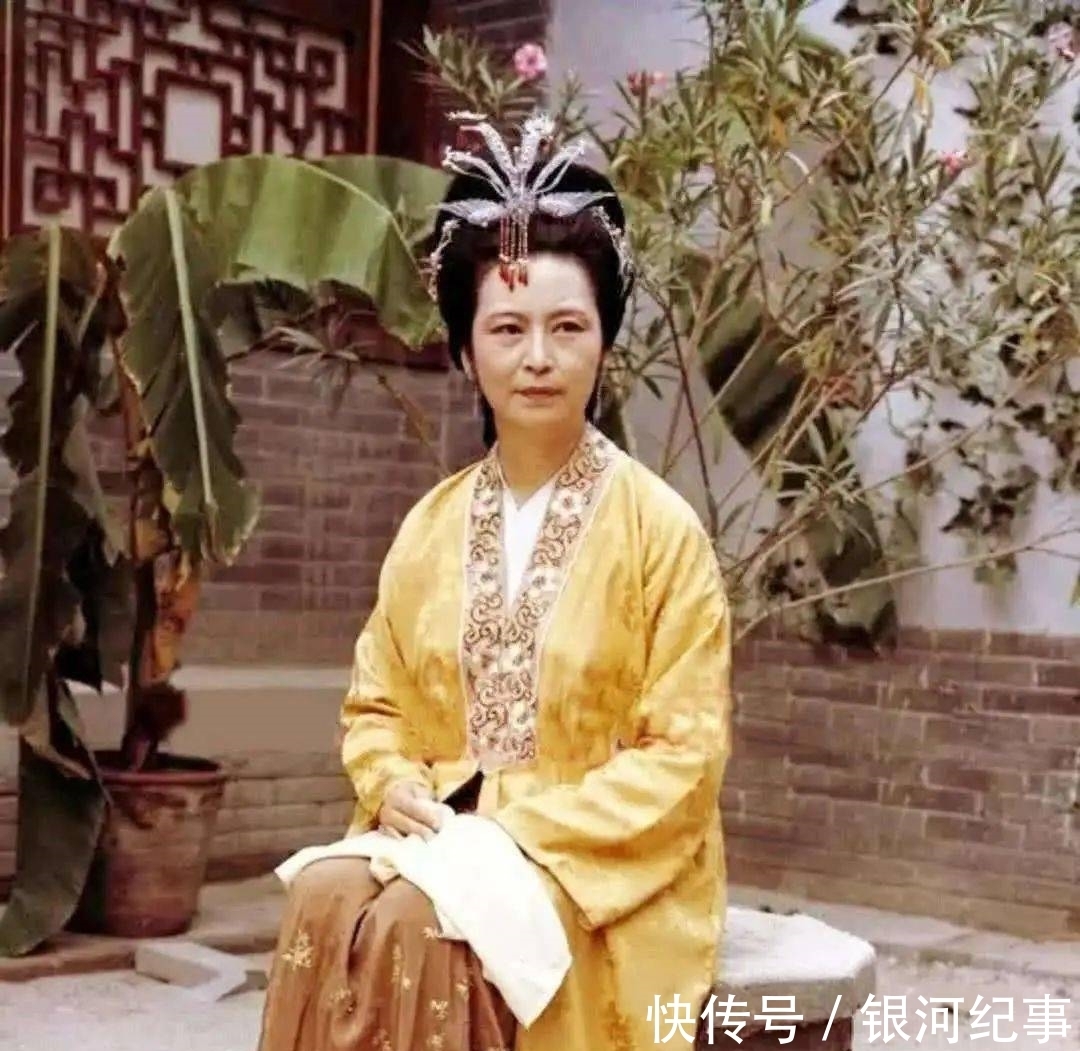 女性&红楼梦里那么多女性,曹雪芹唯独说她是天真烂漫之人