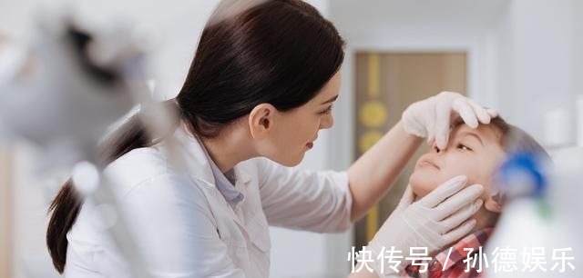 温度计|孩子误吞水银,婆婆不慌不忙,不料她下一个行为,连医生都称赞