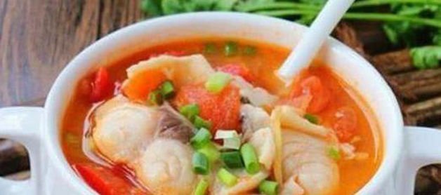 番茄鱼片汤,粉蒸鱼头,豆角焖茄块,麻辣耳丝的做法