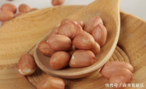 生花生和熟花生,谁有更高的营养价值很多人都吃错了!