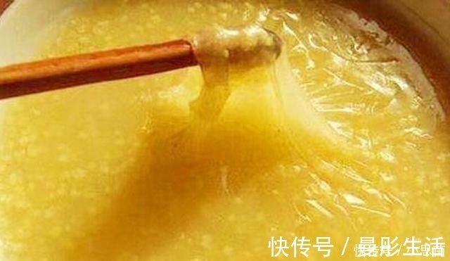 熬小米粥时,“最忌”直接下锅,多加1步,米油浓厚,香糯好喝