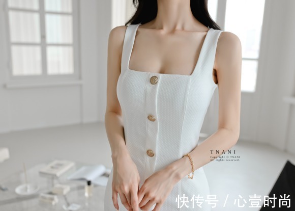 肩裙|女神孙允珠高清时尚搭配：北欧炼乳咖啡轻熟潮流吊肩裙