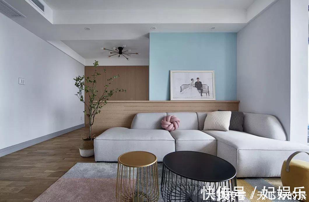 客厅|客厅沙发这样摆放,面积直接大了一倍,邻居见了挤爆门来学!