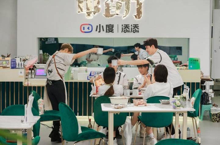 合伙人|《中餐厅5》全员暖心火锅局，看“社恐人”丁真、姚安娜自我突破