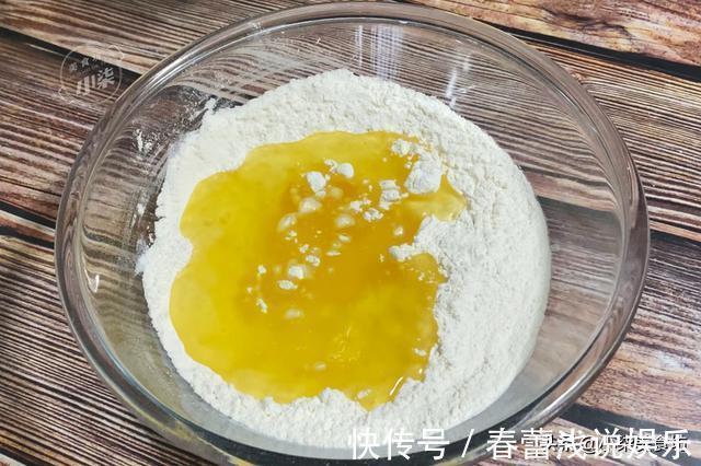 在家自制绿豆小饼,学会不用买,清凉解暑易消化,老人孩子都喜欢