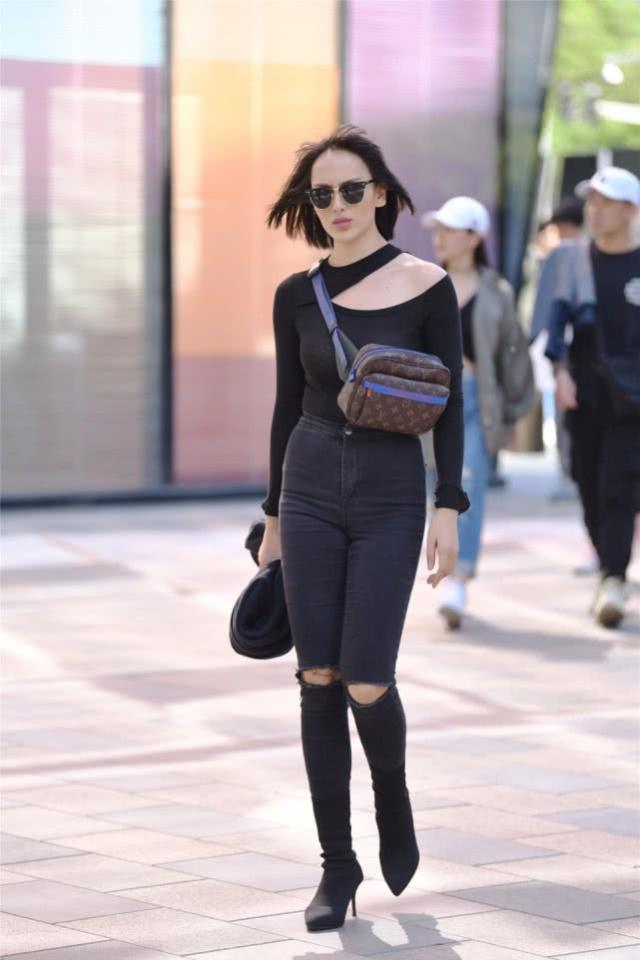 辣妈 清新甜美的时尚小姐姐,连体裤搭配高跟鞋,充满时尚气息与活力