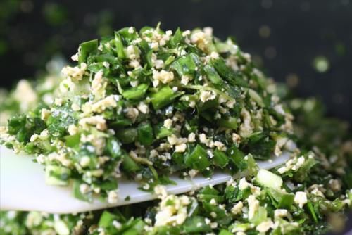 吃饺子|调韭菜馅，牢记“2放2不放”，韭菜翠绿不出水，吃着不烧心