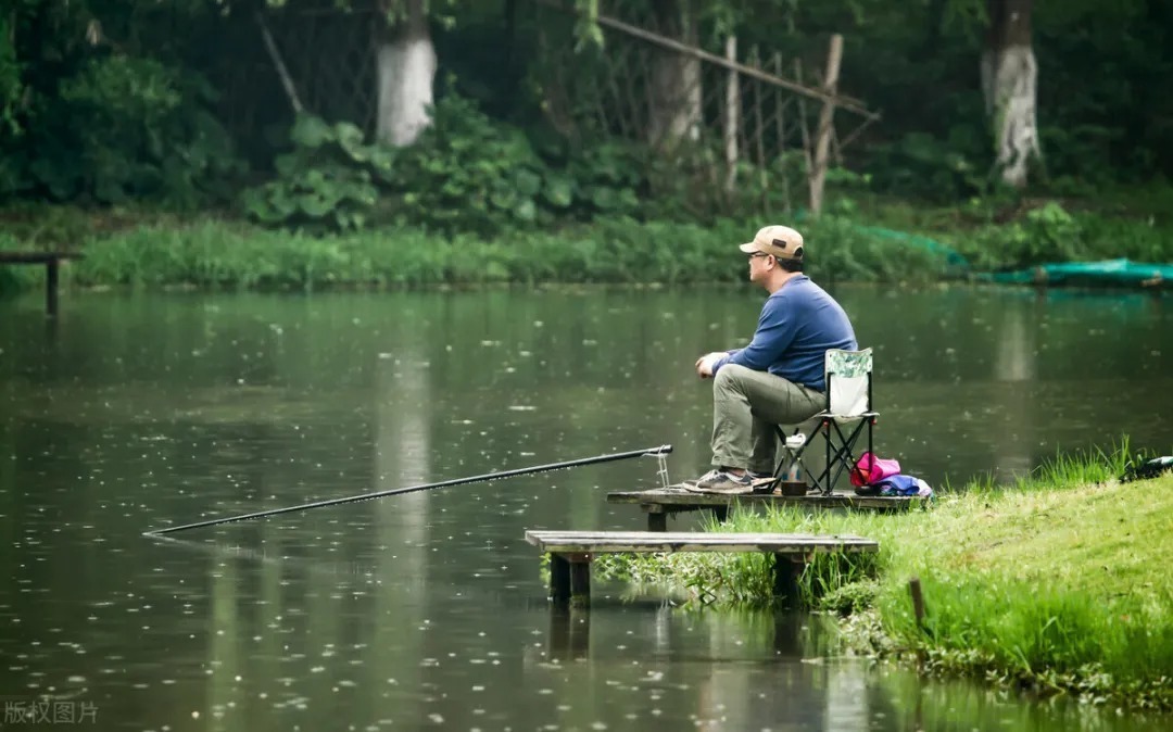 野钓鲫鱼:如何选择浮漂的吃铅量?3点让你不再受这个问题困扰