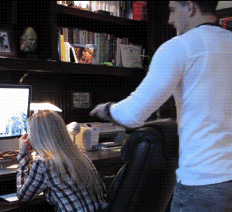 |搞笑GIF:有个这样的女友 肯定连五十都活不到