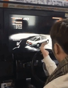 |搞笑GIF:姑娘,就你这功夫,村里没有几个人敢追你吧