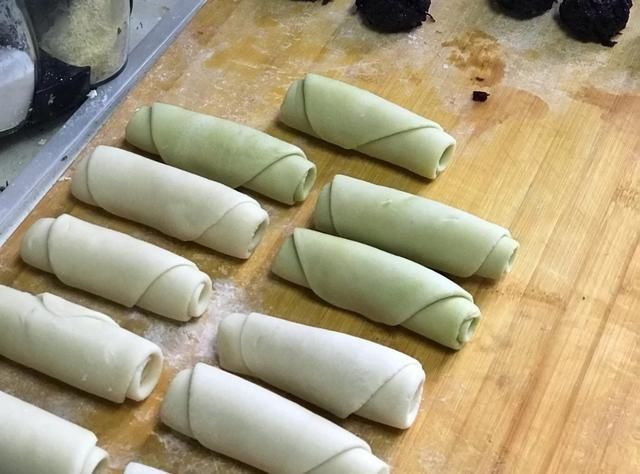 玫瑰|香气四溢的自制玫瑰鲜花饼，软糯酥香清甜，据说还是低糖低卡的