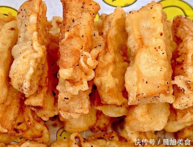 冷天,我家常吃椒盐杏鲍菇,5块钱做一盘,简单一炸,嚼着比肉香