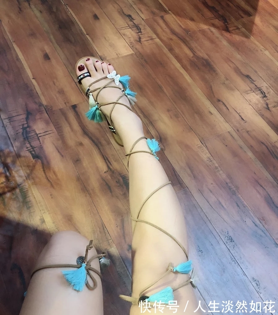 小仙女 夏日穿衣搭鞋子也有讲究,这几双凉鞋百搭有气质,还比较显腿长