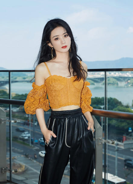 丁真|赵丽颖《中餐厅5》路透，与宁静张碧晨热聊，化身前台小妹忙不停