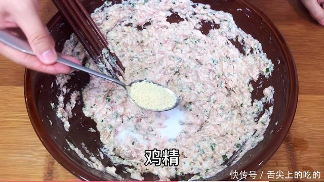调肉馅时，先放油还是先放水记住这一点，饺子馅鲜嫩多汁无腥味