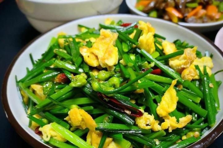 青椒丝|母子二人午餐，火爆朋友圈，网友：节约从不缺席，精致也不会迟到