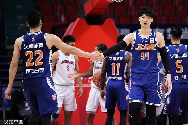 广州队|王哲林27+10!上海4分险胜广州获3连胜 陈盈骏19+9