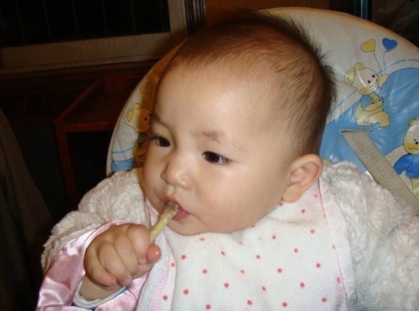 果泥|不想让娃变成病秧子，2岁之前，别碰5种食物，家长别不当回事儿