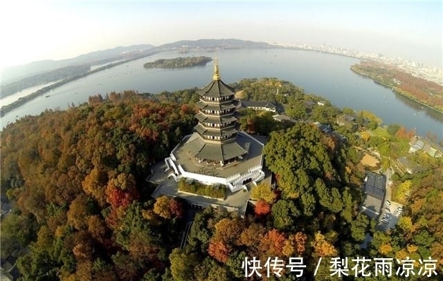 专家们!雷峰塔下真有白蛇,还是传说?考古学者进入地宫后,发现千年秘密