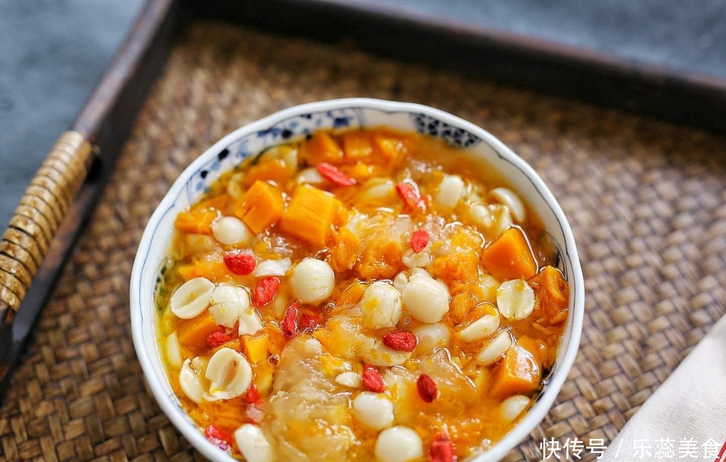 它比阿胶养人,十块钱煮一锅,春天干燥要多喝,皮肤水润,气色好