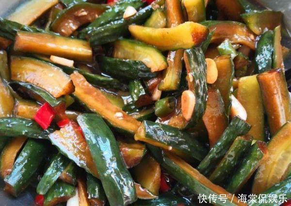 腌黄瓜|腌黄瓜不能直接撒盐，记住个细节，黄瓜更脆更入味，2个月都不坏