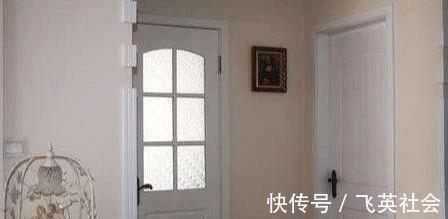 铝合金门|一旦发现工人这样给你装卫生间门,马上喊停,不然后悔的就是你!