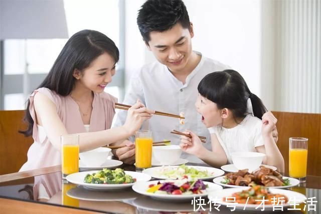 发育|娃肠胃不好的5种异常表现,影响发育还耽误长个,你家娃中几个