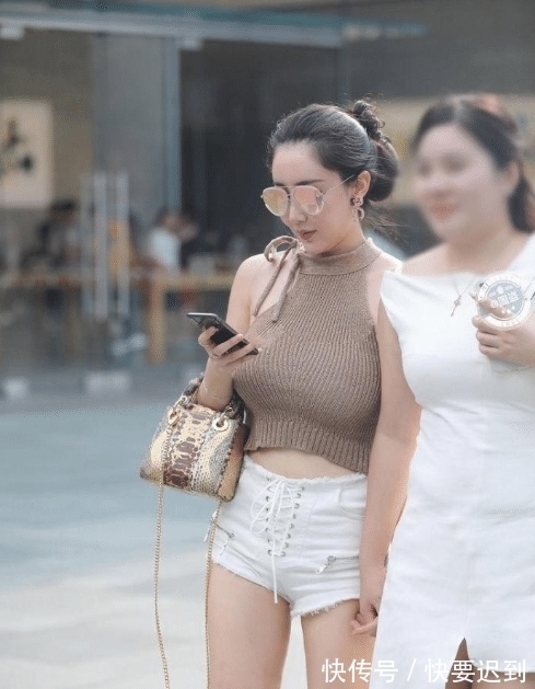 美女|都这么会穿，成为闺蜜也正常！
