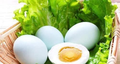 女性不想老太快,推荐常吃3种食物,美容养生、增强体质!