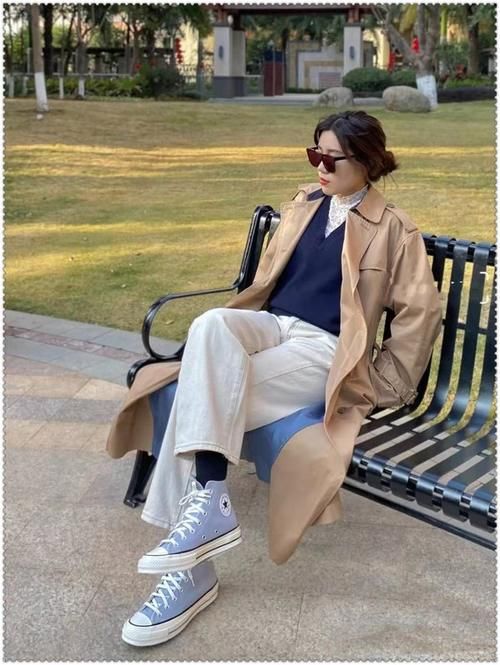 早春穿风衣，颜色和搭配这样选，远离路人感