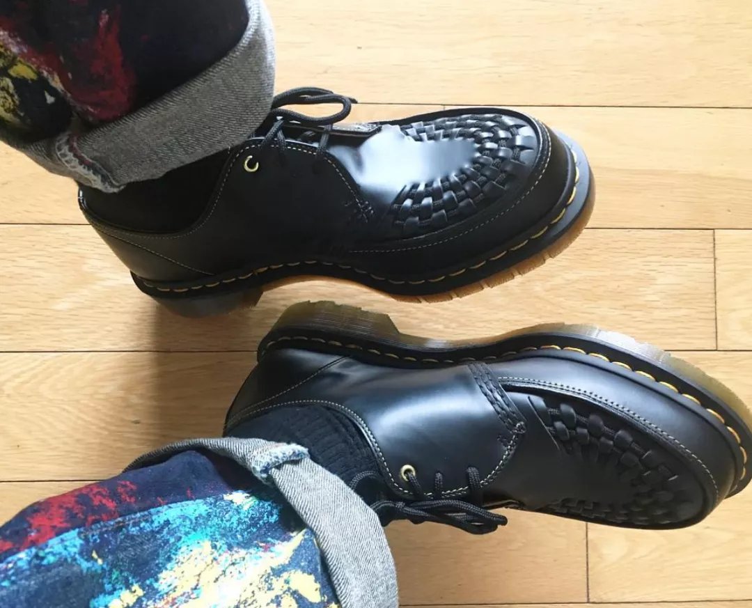 r疯狂联名的 Dr.martens，复古鞋靴流行化后的穿搭为何这么讨喜？